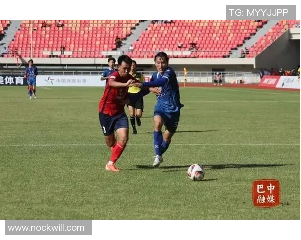 发际线高的足球明星们如何在赛场上展现自信与魅力